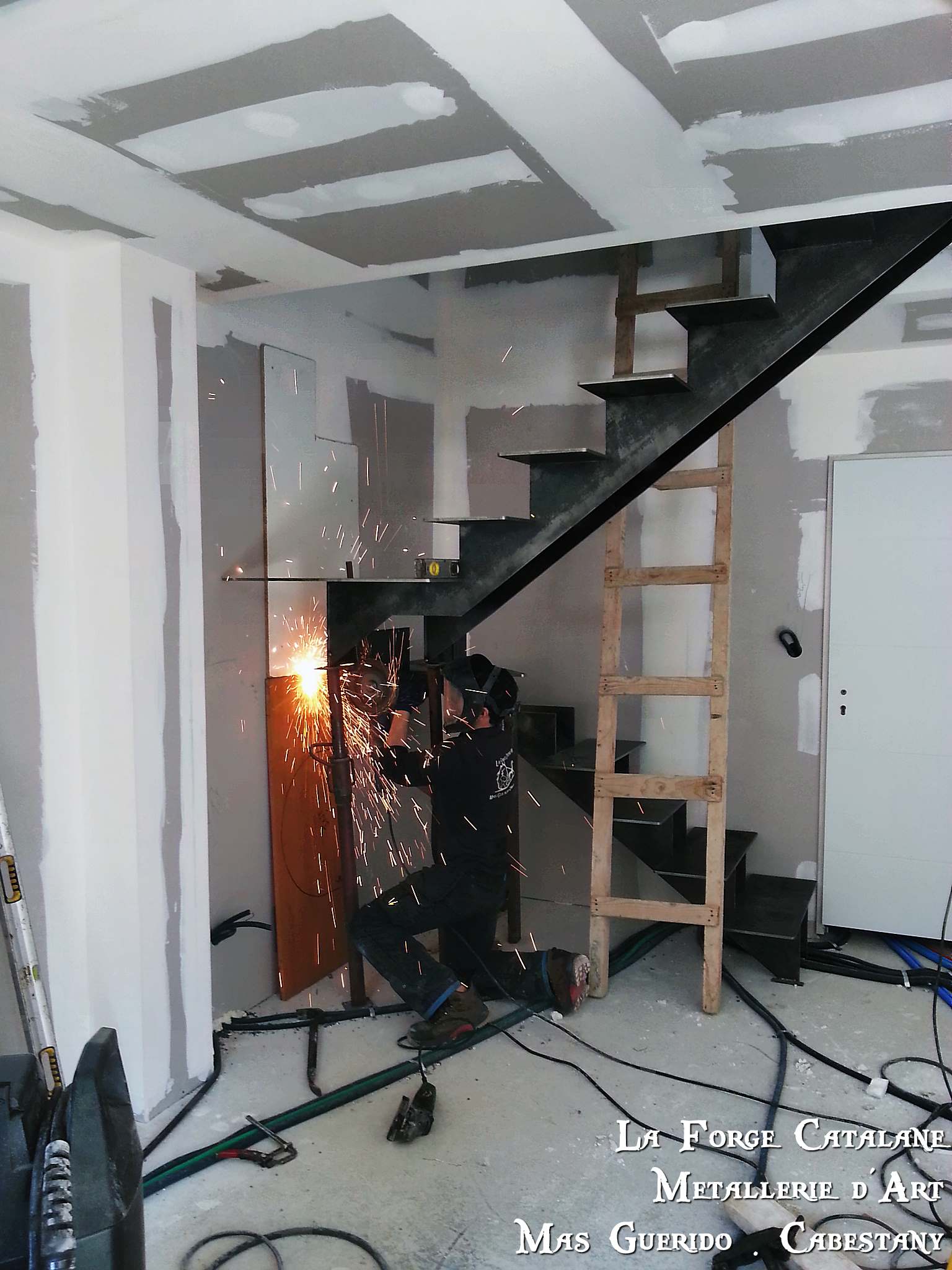 escalier 2 quart tournant marches fer limon cremaillere forge catalane.jpg